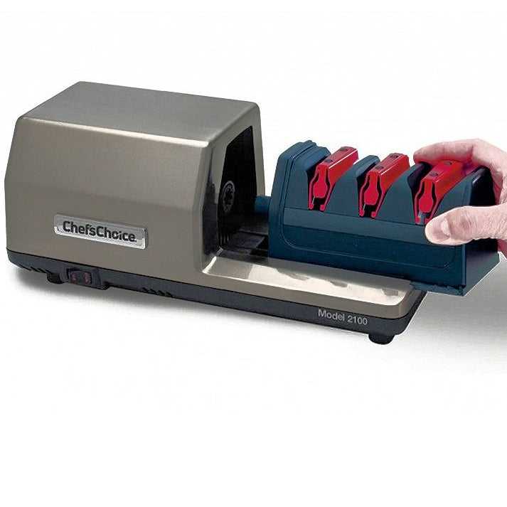 Chef's Choice M2100 Teroituskone: Vaihdettava punainen teroitusmoduuli mahdollistaa tehokkaan ja pitkäikäisen veitsenteroituksen.