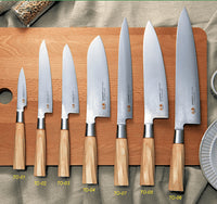 Suncraft Senzo Damascus veitsisarja, eri kokoisia veitsiä, 8-kulmio pakkapuukahvat ja Damascusterä.