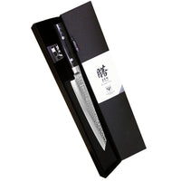 Yaxell Zen paistiveitsi 23 cm lahjapakkauksessa – japanilainen veitsi damaskiterällä ja pakkapuu-kahvalla, täydellinen lahjaksi.