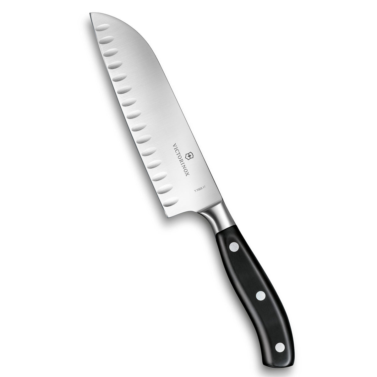 Victorinox Grand Maître Santoku ovaalihiottu kokkiveitsi, 17 cm terä, ergonominen kahva ja taottu rakenne.
