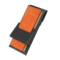 Kulmaohjain teroituskivelle 15° ja 20° kulmilla, musta muovirunko ja oranssi teroituskivi, keittiöväline tarkkaan veitsenteroitukseen