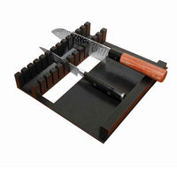 Veitsiteline vetolaatikkoon 13 veitselle, GN-yhteensopiva, kaksi veistä asetettuna pidikkeisiin, PETG-materiaali, helppo puhdistaa.