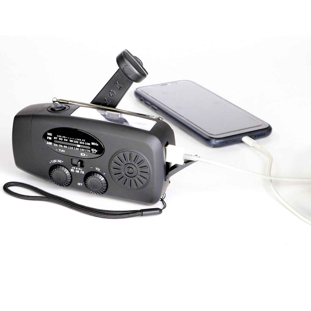 Trek ladattava radio - Hätäradio USB-latauksella, kampilaturilla ja taskulampulla, lataa älypuhelinta retkillä tai hätätilanteissa.