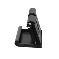 VulkanUS Basic Musta veitsenteroitin käsikäyttöön, kompakti koko ja kestävä rakenne retkikäyttöön tai keittiöön. Nuolimerkinnät ohjaavat käyttöä.