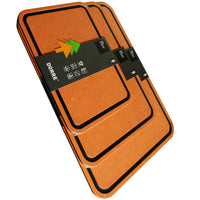 Puukuitu Leikkuulauta Setti 3 osaa - Dorre Sami sisältää kolme erikokoista oranssia leikkuulautaa mustilla reunoilla. Hygieeninen ja konepestävä keittiövaruste.