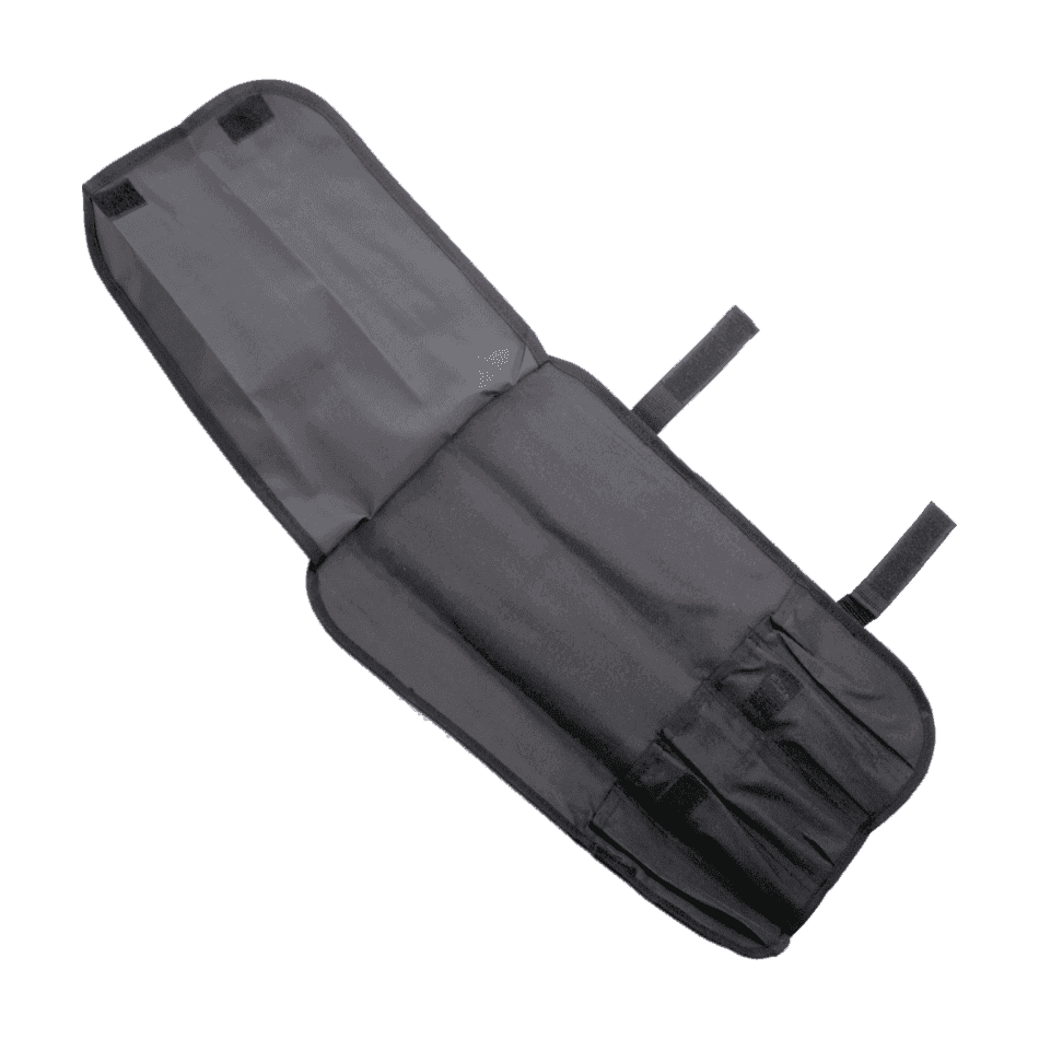 Avoin Giesser veitsilaukku ilman sisältöä, useilla taskuilla veitsien säilytykseen ja tarrakiinnityksillä.