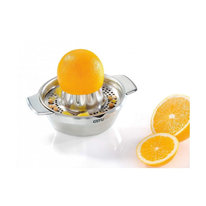 Gefu LEMON sitruspuristin ruostumattomasta teräksestä, appelsiini puristettuna mehukulhoon. Käsikäyttöinen puristin keittiövälineisiin.