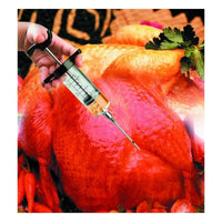 Ibili Kastikeinjektori 45 ml käytössä kalkkunan marinointiin, täydellinen keittiöväline mehukkaan lopputuloksen saavuttamiseen.