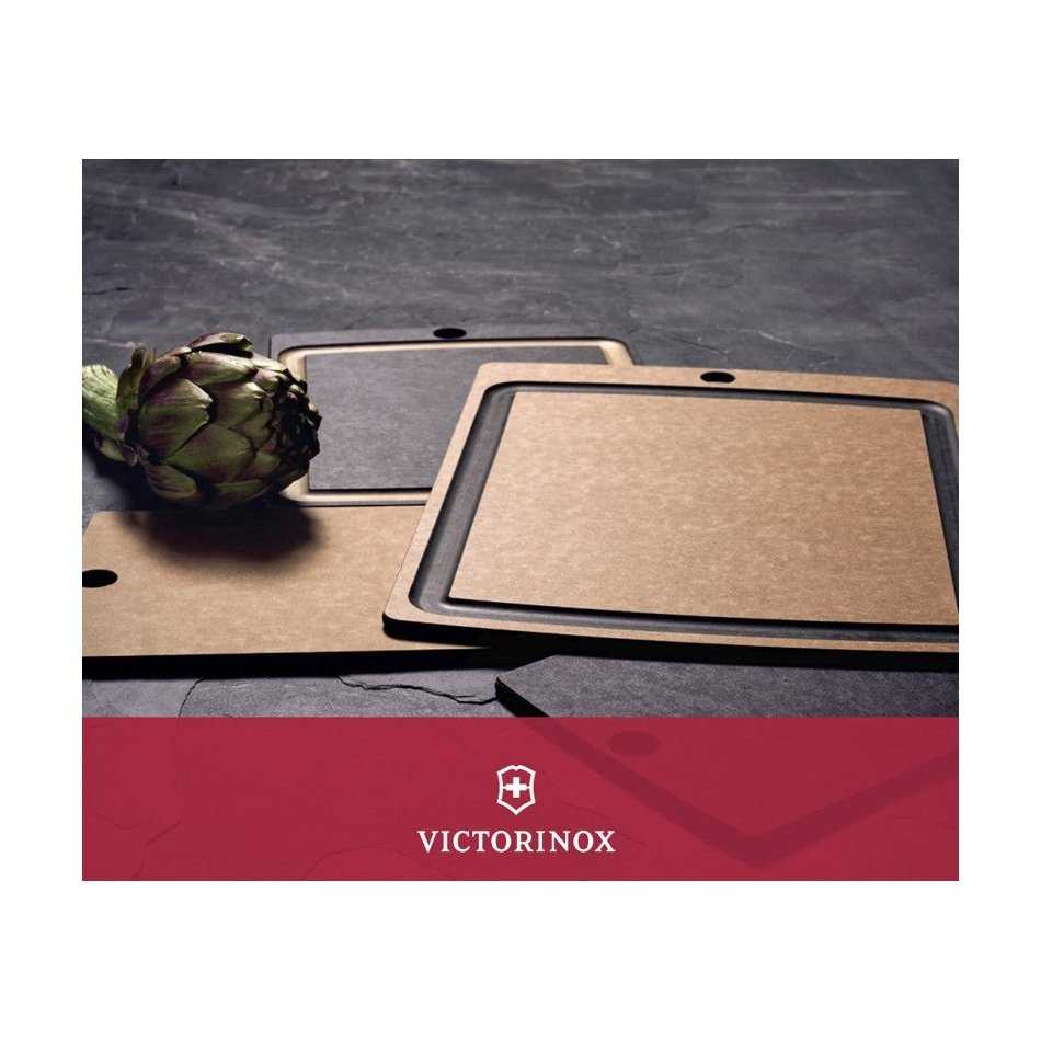 Victorinox Puukuitu Leikkuulauta S musta ja ruskea versio esillä, laadukkaat leikkuulaudat tyylikkäällä muotoilulla ja suojaavalla pinnalla.