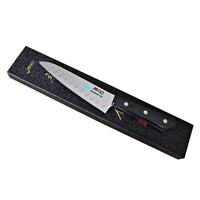 MAC Chef Vihannesveitsi 13 cm ovaalihiottu tyylikkäässä lahjarasiassa. Terävä ja kevyt veitsi vihannesten käsittelyyn Made in Japan.