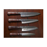 Suncraft Senzo Damascus veitsisarja, jossa eri kokoisia veitsiä pakkapuu kahvoilla. Japanilainen VG10-teräs ja perinteinen muotoilu.