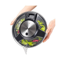 Gefu SPEEDWING salaattilinko valuttaa vettä kannen aukosta. Käytännöllinen ratkaisu salaatin huuhteluun ja kuivaamiseen.