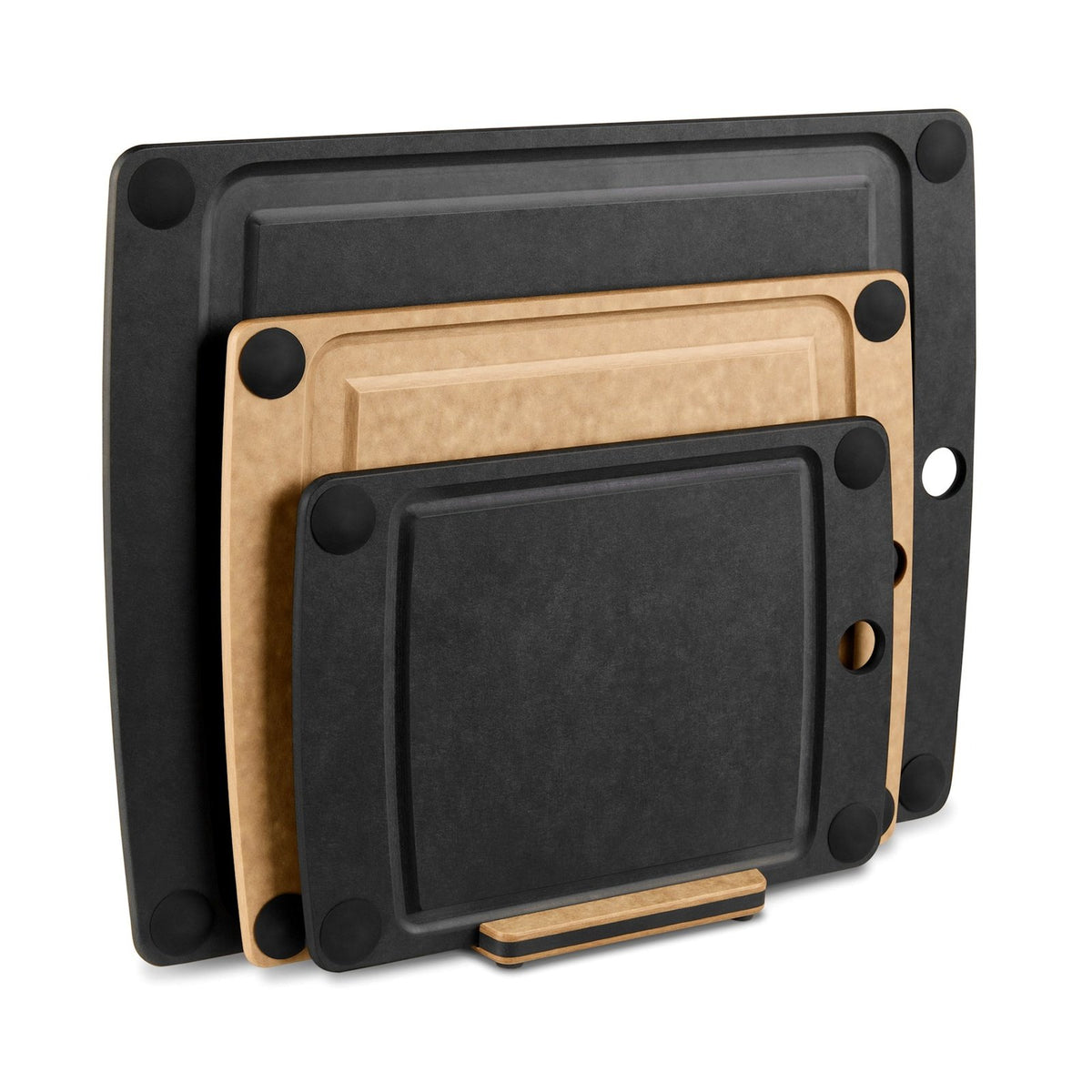 Victorinox Puukuitu Leikkuulaudat eri kokoisina, ruskea ja musta, pinottuna säilytystelineessä, tilaa säästävä ratkaisu keittiöön.