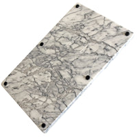 Judge Marmorialusta - Marmorinen leivonta-alusta 46x30cm, pohjassa liukuesteet vakaata käyttöä varten, ei leikkuulaudaksi.