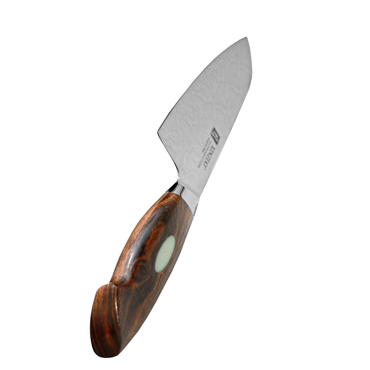 XINZUO Jiang Damaskus Santokuveitsi, 18 cm, kuvattuna kahvasta käsin, korostaa ergonomista puukahvaa ja tasapainoa.